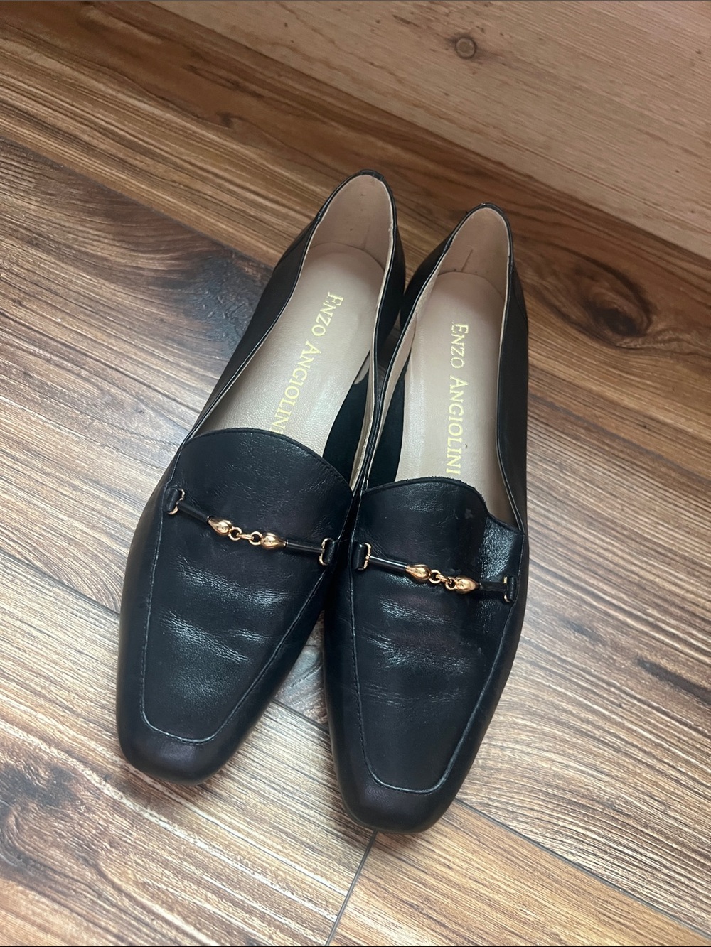 Enzo Angiolini Black Leather Loafers with Gold Chain Accent